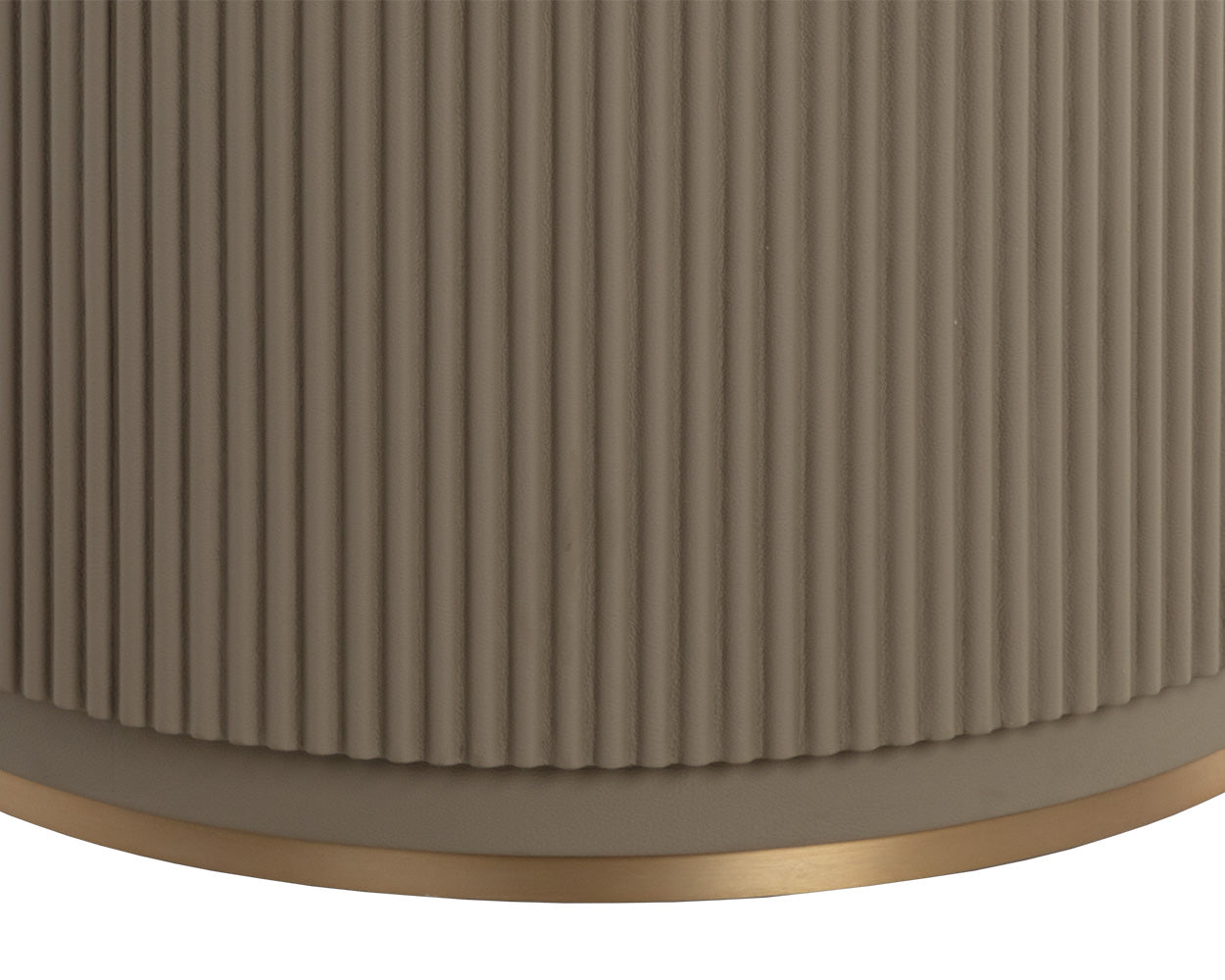 Sunpan Cataldi Dining Table - 59 Inch Round Dining Set With Iluka Dining Chair