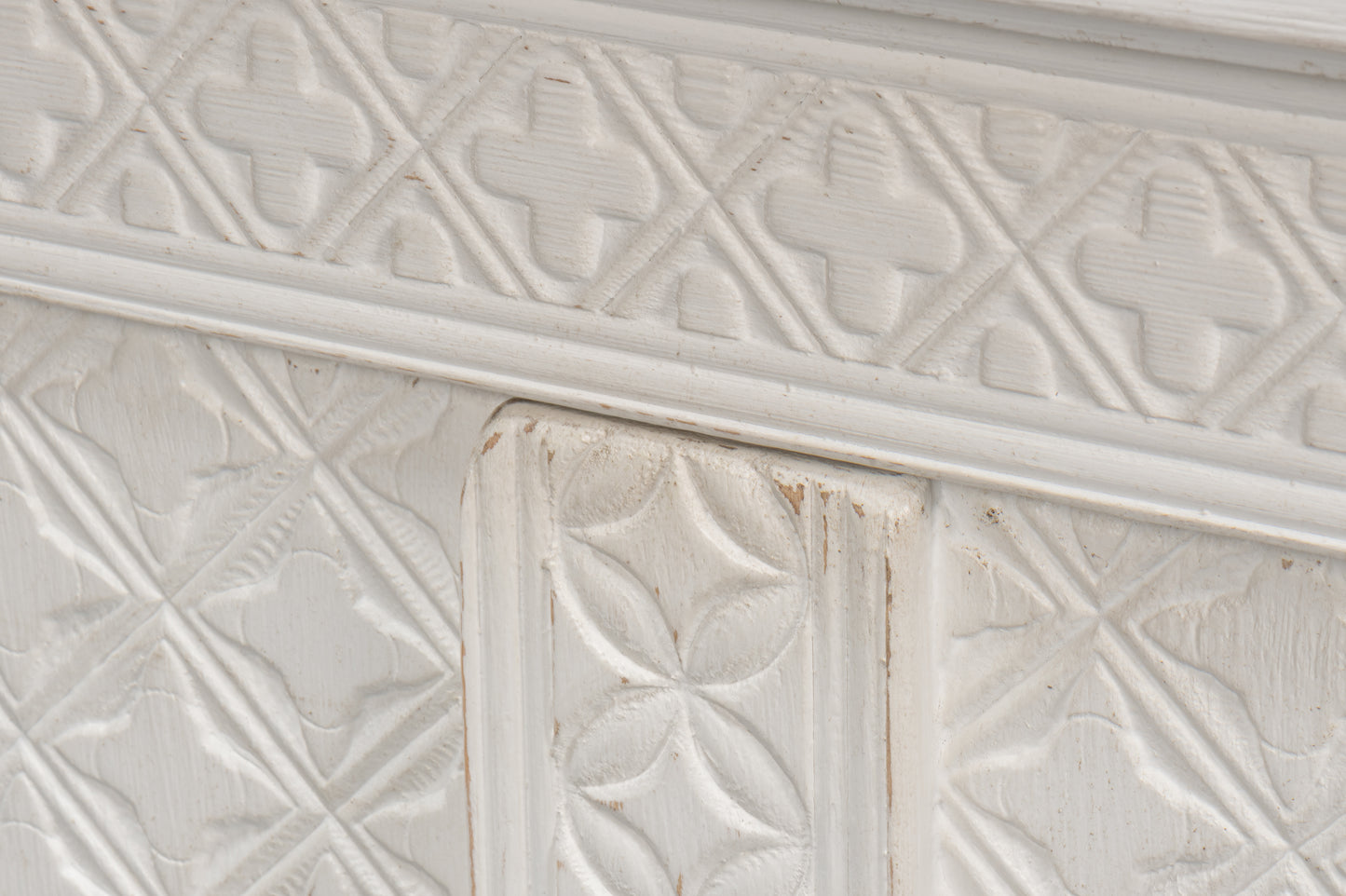 Sarreid - Persian Sideboard  Antique White - White - Eclectic