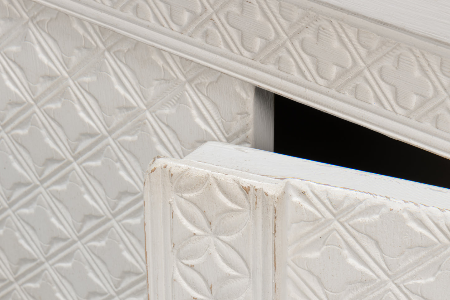 Sarreid - Persian Sideboard  Antique White - White - Eclectic