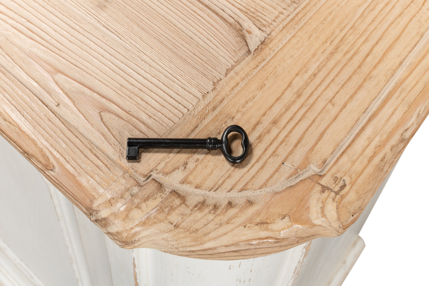 Sarreid - Antique Whitewash Sideboard  4 Door - White - Country