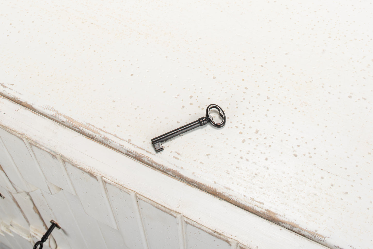 Sarreid - Aztec Sideboard On Stand  Whitewash - White - Eclectic