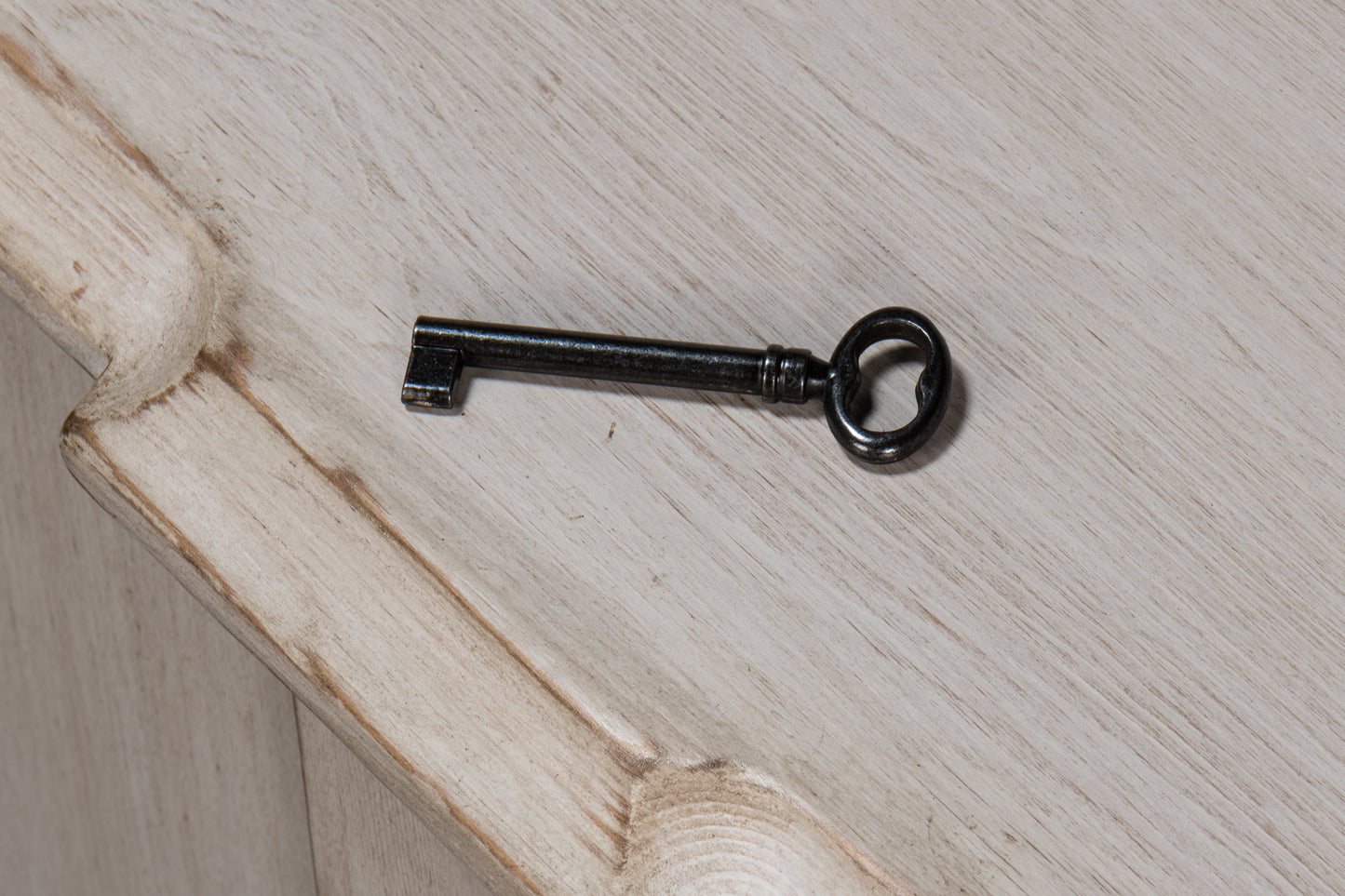 Sarreid - Villefranche Sideboard - White - Traditional