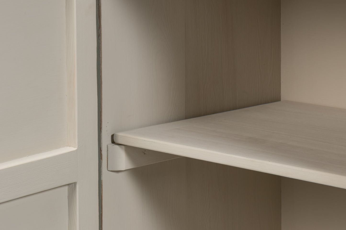 Sarreid - Louvered Sideboard  Whitewash - White - Transitional