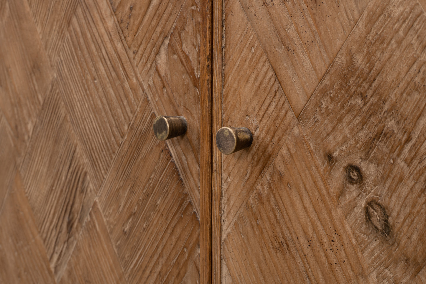 Sarreid - Argyle Sideboard  2 Doors  Antique White - White - Transitional