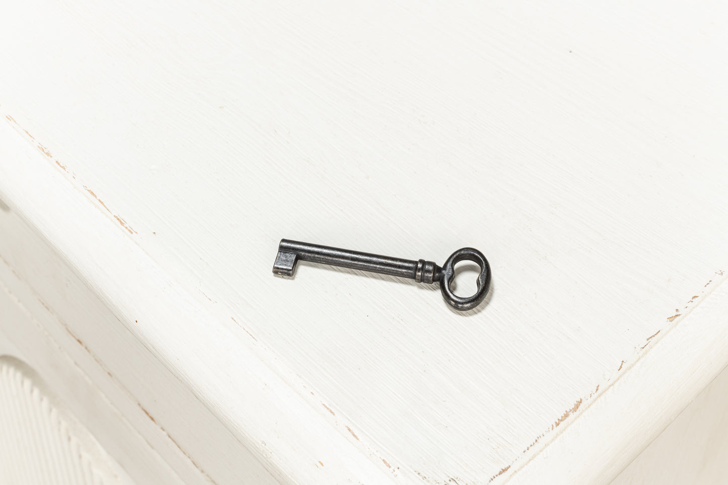 Sarreid - Ribbon Three Door Sideboard  Ant.White - White - Transitional